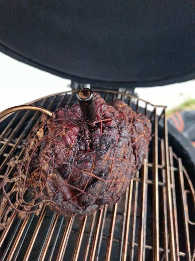 Joue de Bœuf Fumée et confite au Kamado : Recette Fondante pour Burgers et Tacos